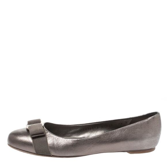 Salvatore Ferragamo Metallic Grey Leather Vara Bow Ballet Flats Size 38 - Picture 2 of 4